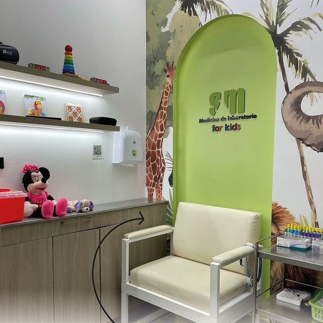 Silla y espacio de toma de muestra SM for kids